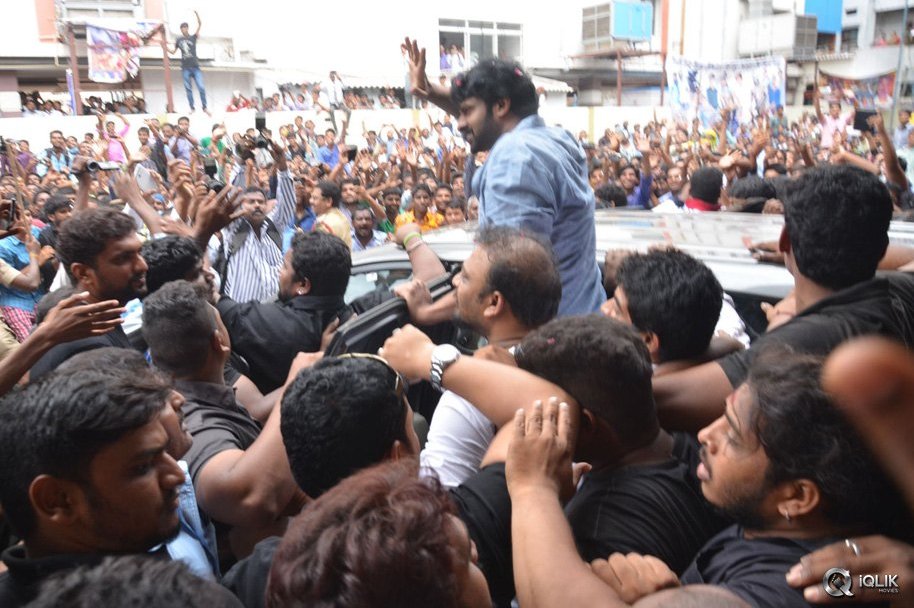 Prabhas-Watches-Baahubali-at-Sudharshan-Theatre